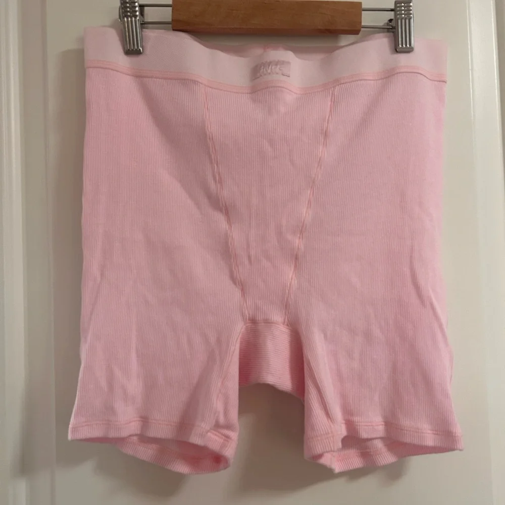 💗🌸🦩NWOT💗 SKIMS Soft Pink Boxer Briefs from W. Hollywood HQ 🦩💗🌸